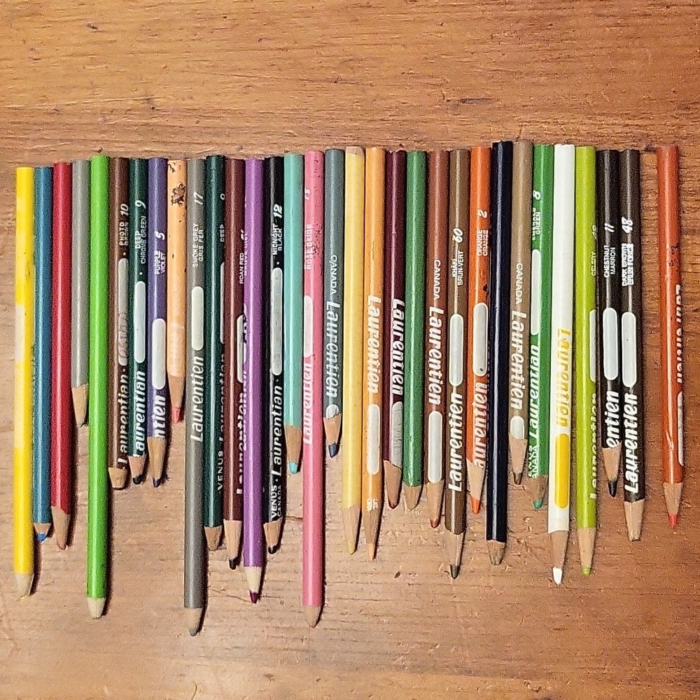 Vintage 32 piece Laurentien Pencil Crayons